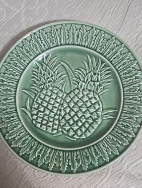 Bordallo Pinheiro Green Ceramic Pineapple Relief Plate Made in Portugal 8 Inches